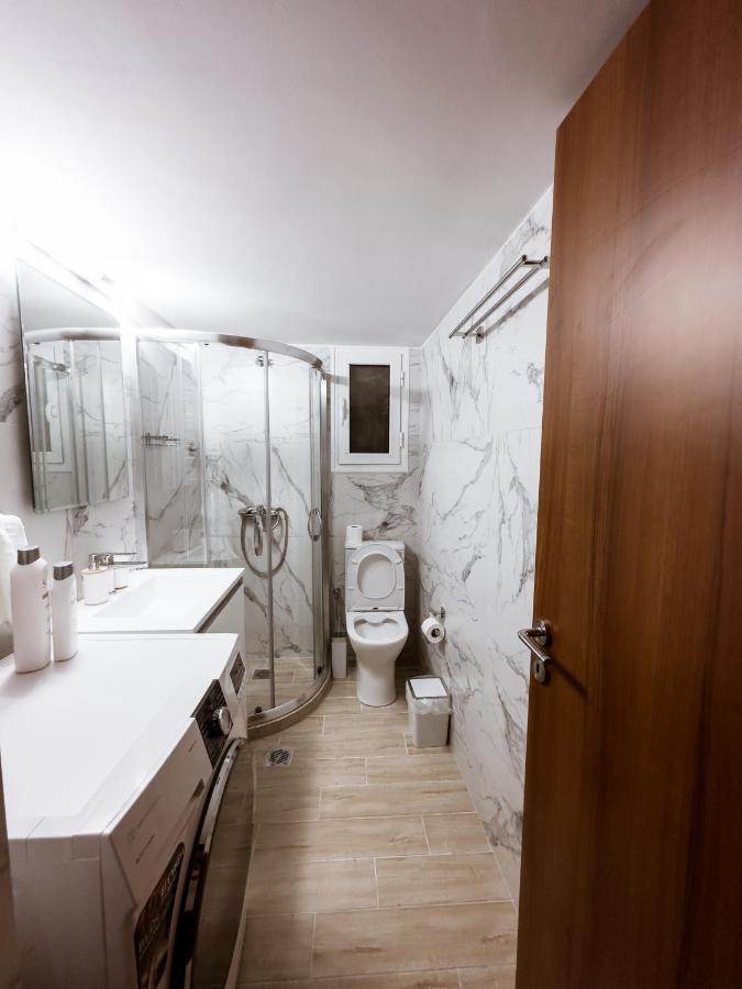 Metro Chic Haven: Modernized Urban Studio Near The Tram Atena Exterior foto