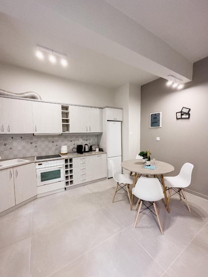 Metro Chic Haven: Modernized Urban Studio Near The Tram Atena Exterior foto