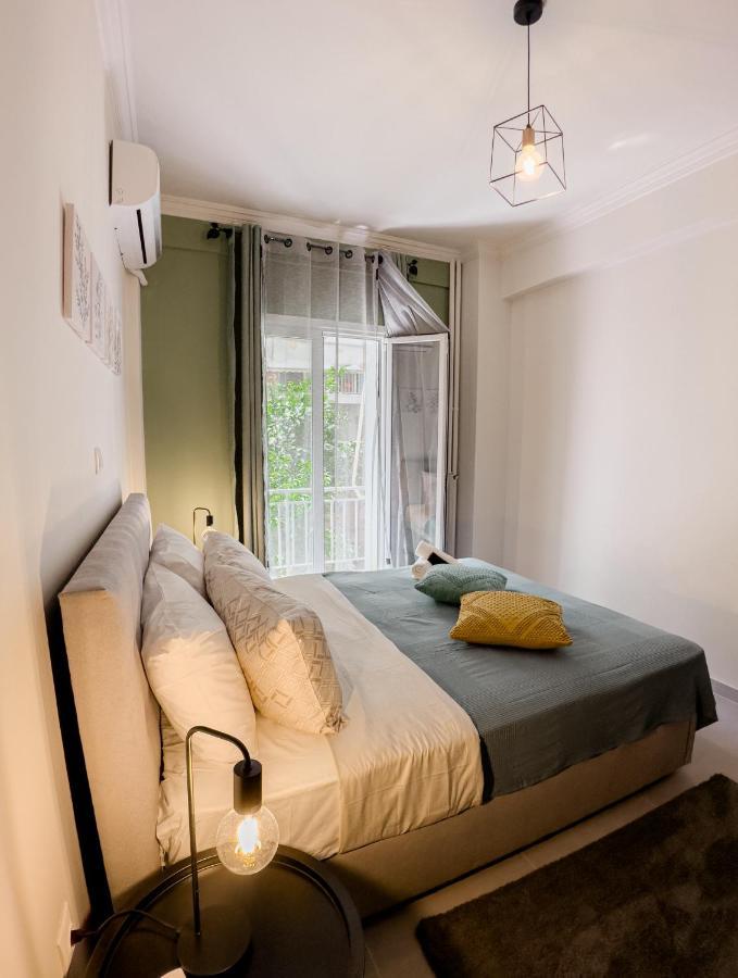 Metro Chic Haven: Modernized Urban Studio Near The Tram Atena Exterior foto