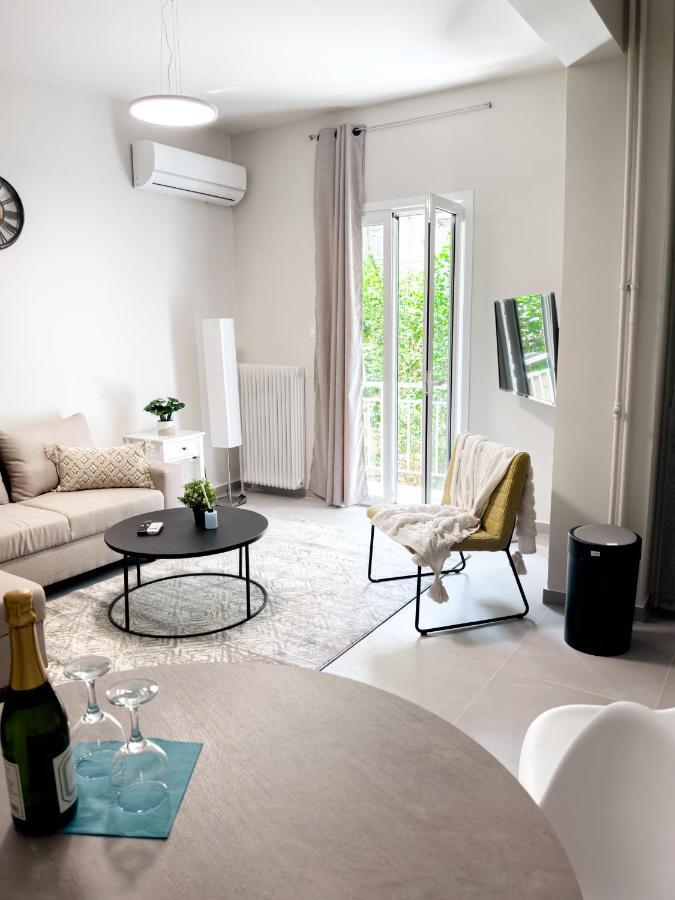 Metro Chic Haven: Modernized Urban Studio Near The Tram Atena Exterior foto